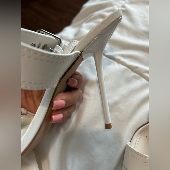 Steve Madden Womens Joyous Silver white Faux Leather Heels 8.5 - Picture 9 of 9